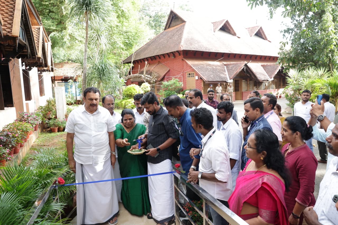 ഭിന്നശേഷി സൗഹൃദ റാമ്പിൻ്റെയും സ്‌റ്റെയർ ലിഫ്റ്റിൻ്റെയും ഉദഘാടനം 